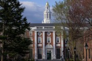 潜江美国务院指示领事馆恢复处理哈佛大学国际学生签证