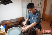 潜江成都“90后”小伙“十年磨一剑”：从爱好者到守艺人 传播中国文化